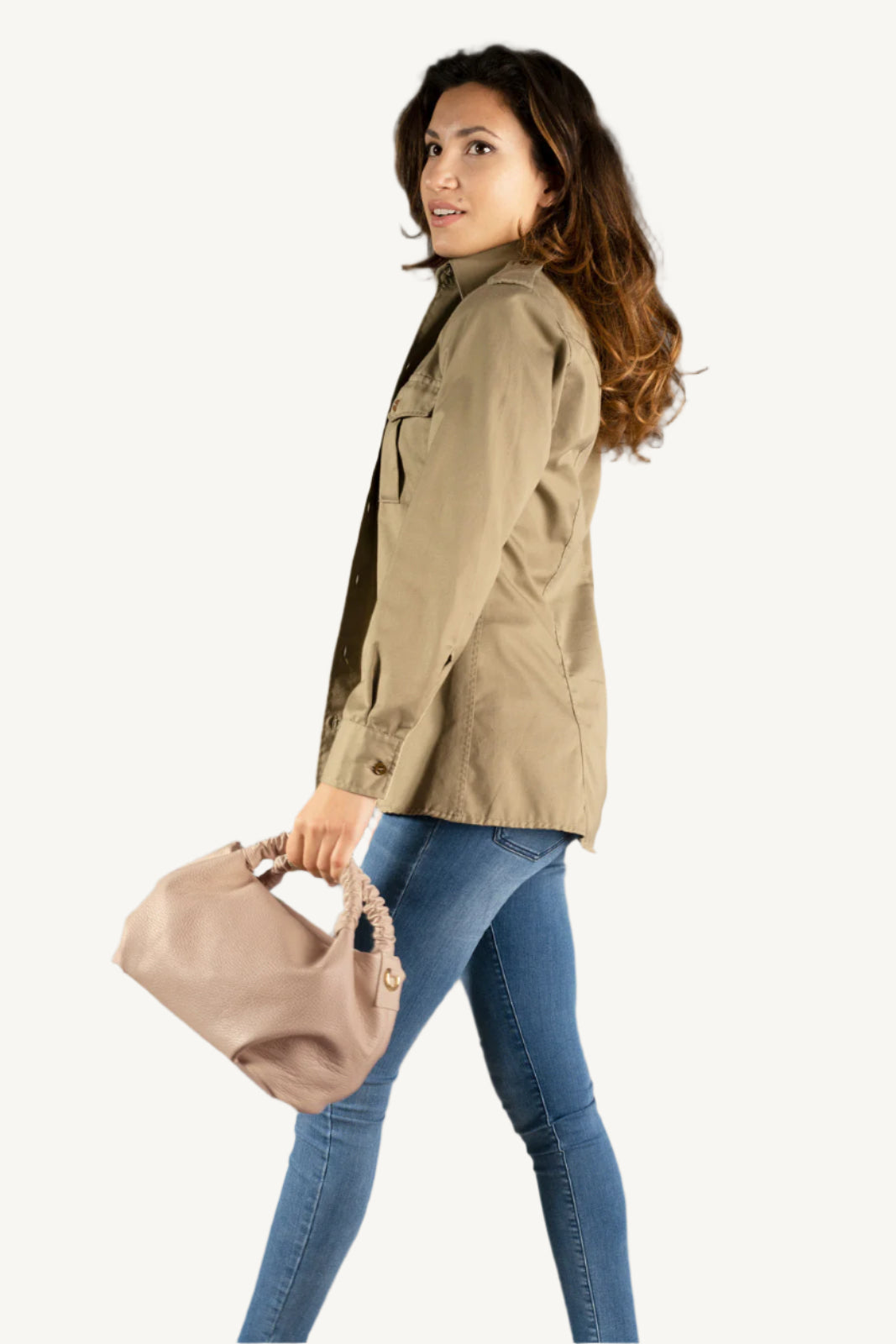 "Women's grain leather handbag with top handles, adjustable strap, zip closure, and organized interior – perfect for everyday elegance."