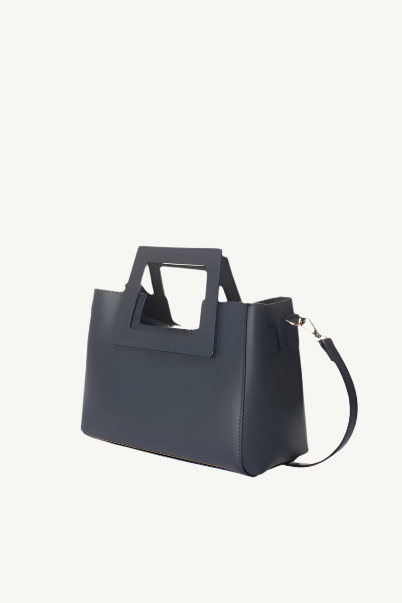 "Women's Italian leather handbag with square handles, detachable strap, and removable interior bag – stylish and spacious for everyday elegance."