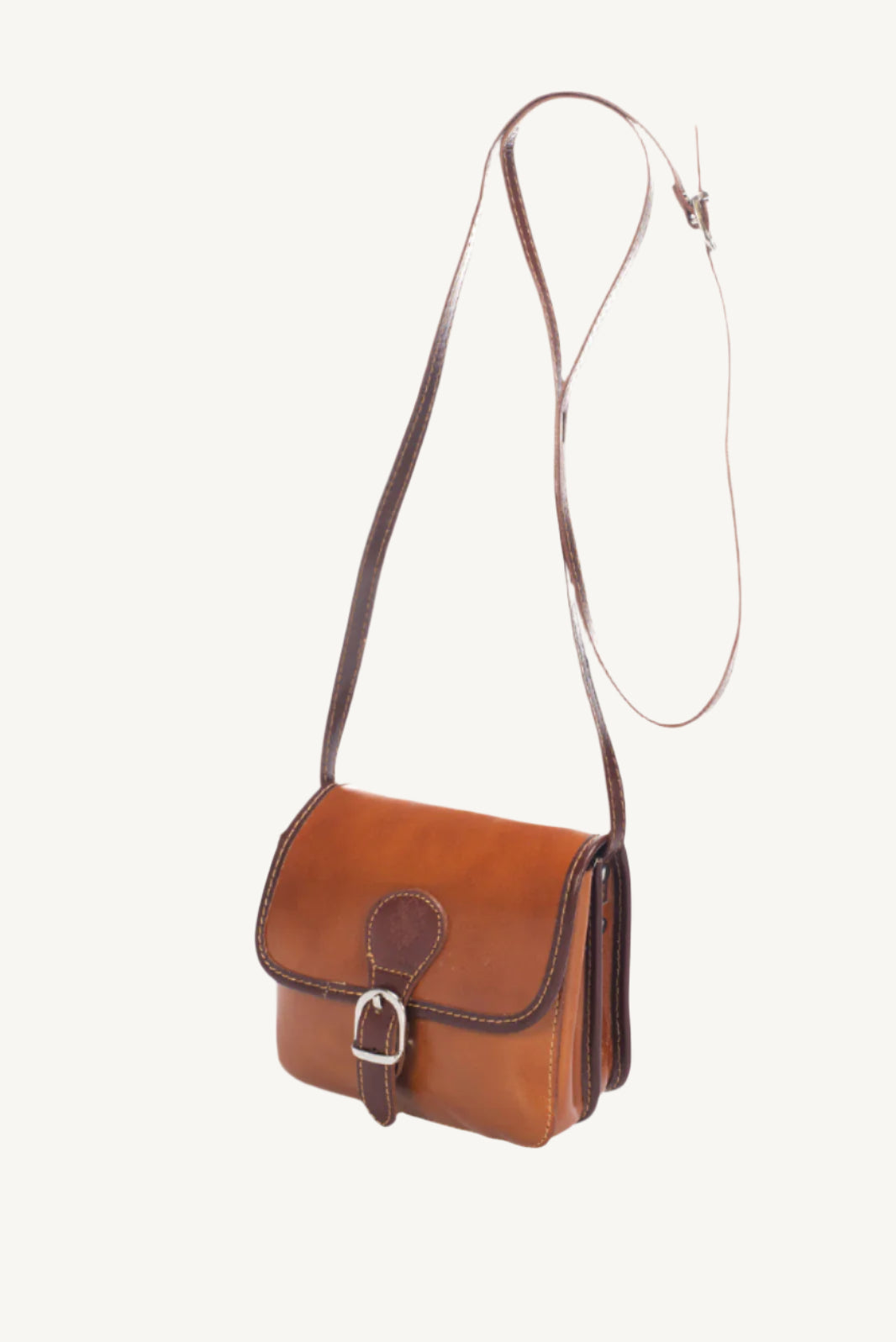 "Women's Italian leather shoulder bag with flap closure, magnet lock, and adjustable strap – perfect for city walks and events."